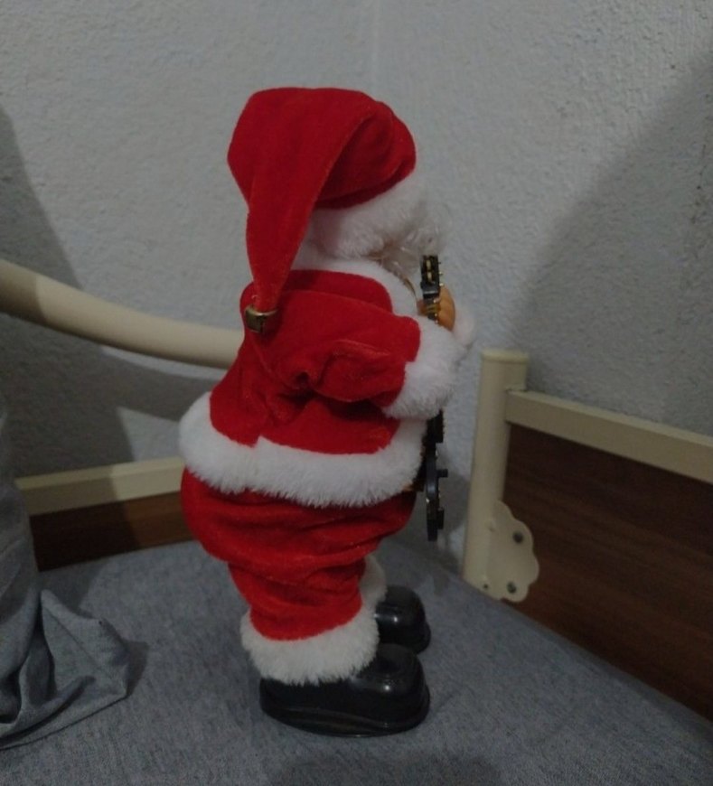 Kırmızı Noel Baba Figürü Gitarlı - Görsel 3