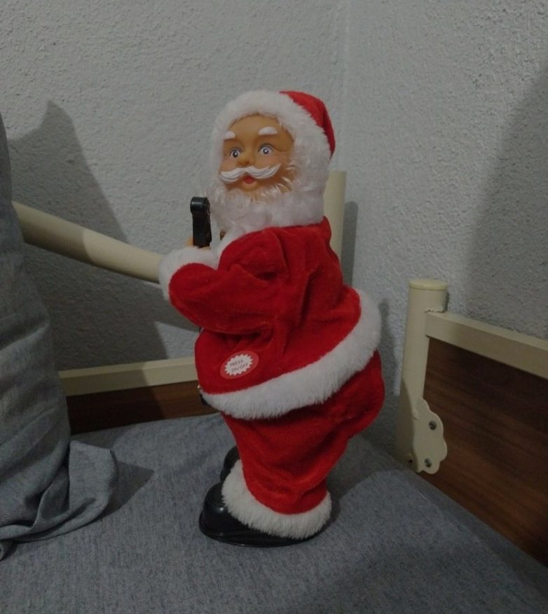 Kırmızı Noel Baba Figürü Gitarlı - Görsel 2