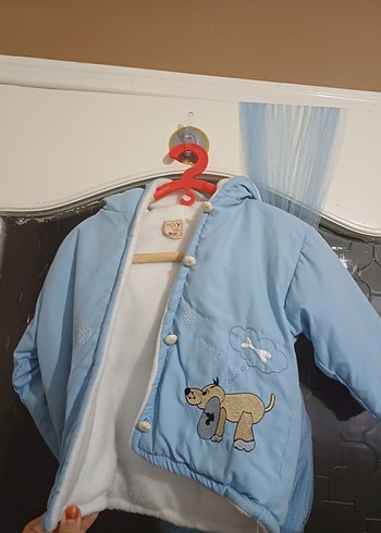 Kapüşonlu Nakışlı Mavi Erkek Çocuk Mont - Görsel 3