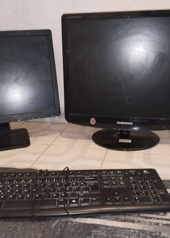 Siyah İki Adet Bilgisayar Monitörü - Görsel 3