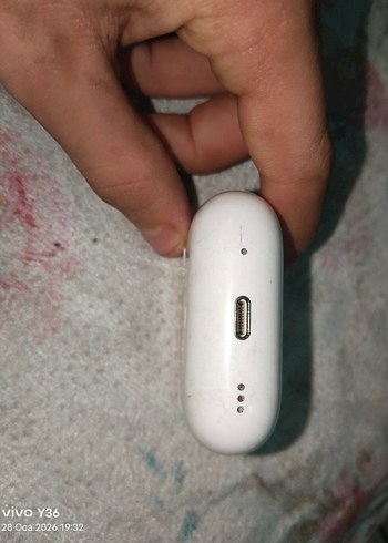 Beyaz Kablosuz Kulaklık ve Şarj Kutusu - Görsel 4