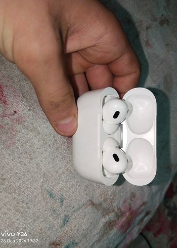 Beyaz Kablosuz Kulaklık ve Şarj Kutusu - Görsel 2