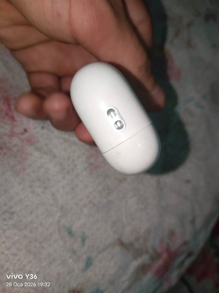 Beyaz Kablosuz Kulaklık ve Şarj Kutusu - Görsel 3