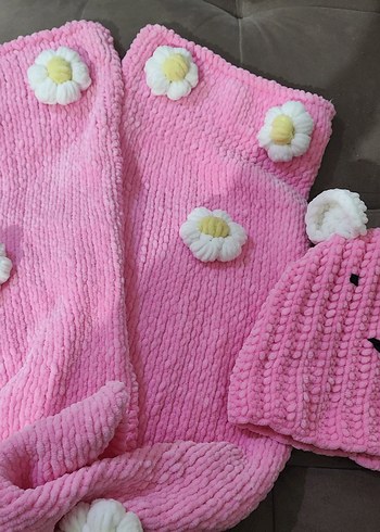 Pembe Nakışlı Örgü Çocuk Bere ve Atkı Seti - Görsel 2