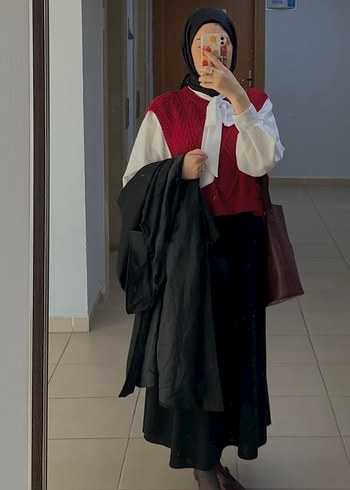 Kırmızı Yanlardan Bağlamalı Süveter - Görsel 2