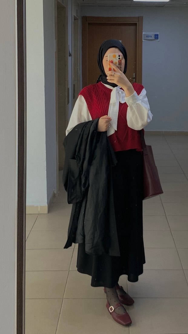 Kırmızı Yanlardan Bağlamalı Süveter - Görsel 2