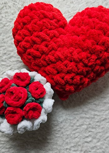 Kırmızı Peluş Kalp Yastık - Görsel 4