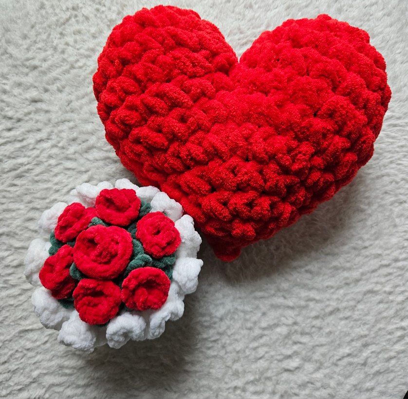 Kırmızı Peluş Kalp Yastık - Görsel 4