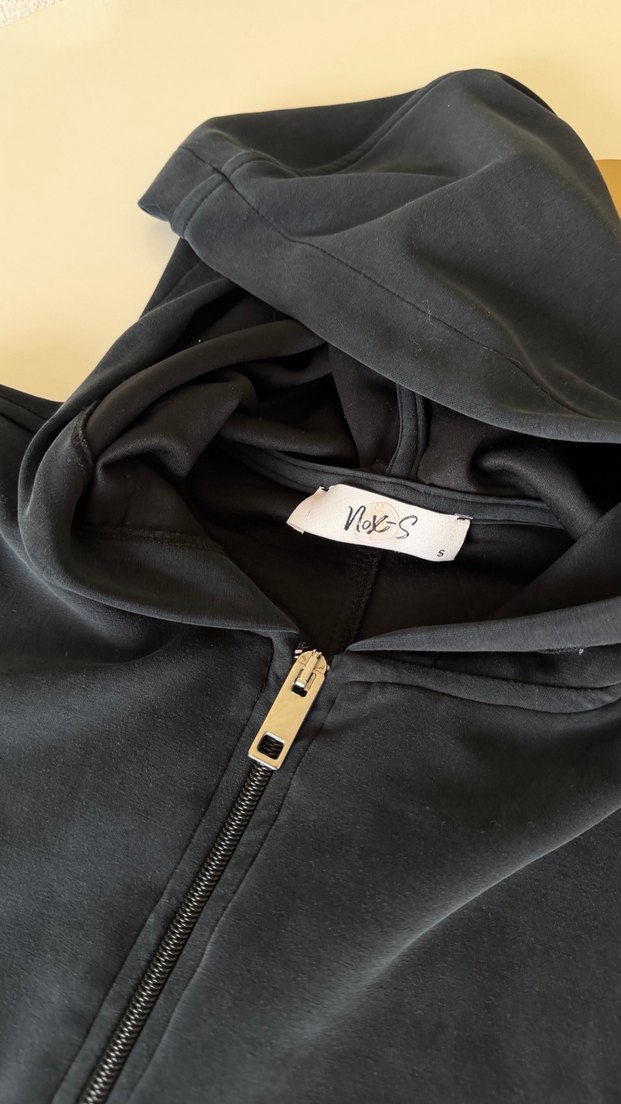 Siyah Kapüşonlu Fermuarlı Hamile Ceketi - Görsel 3