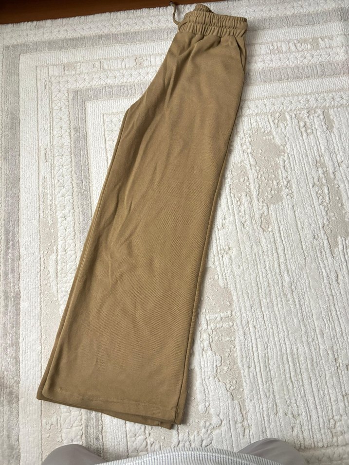 Bej Kadın V Yaka Rahat Kesim Takım - Görsel 3