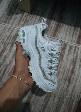 Skechers