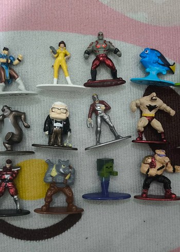 Karanlık Renkli Çoklu metal Aksiyon Figürleri - Görsel 2