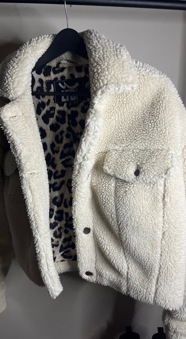 Leopar Desenli Beyaz Kadın Peluş Ceket - Görsel 2