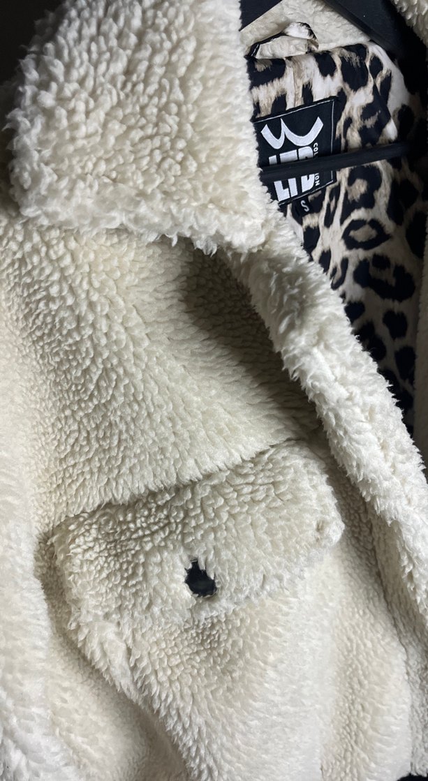 Leopar Desenli Beyaz Kadın Peluş Ceket - Görsel 4