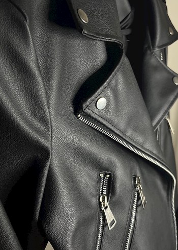 Kadın Siyah Kemerli Kısa Deri Biker Ceket - Görsel 4