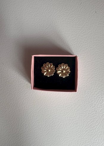 Altın Renk Mini Çiçekli Düğme Küpeler - Görsel 2