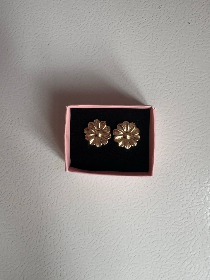 Altın Renk Mini Çiçekli Düğme Küpeler - Görsel 2