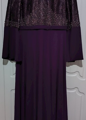 Uzun Kollu Mor İşlemeli Tesettür Abiye - Görsel 2