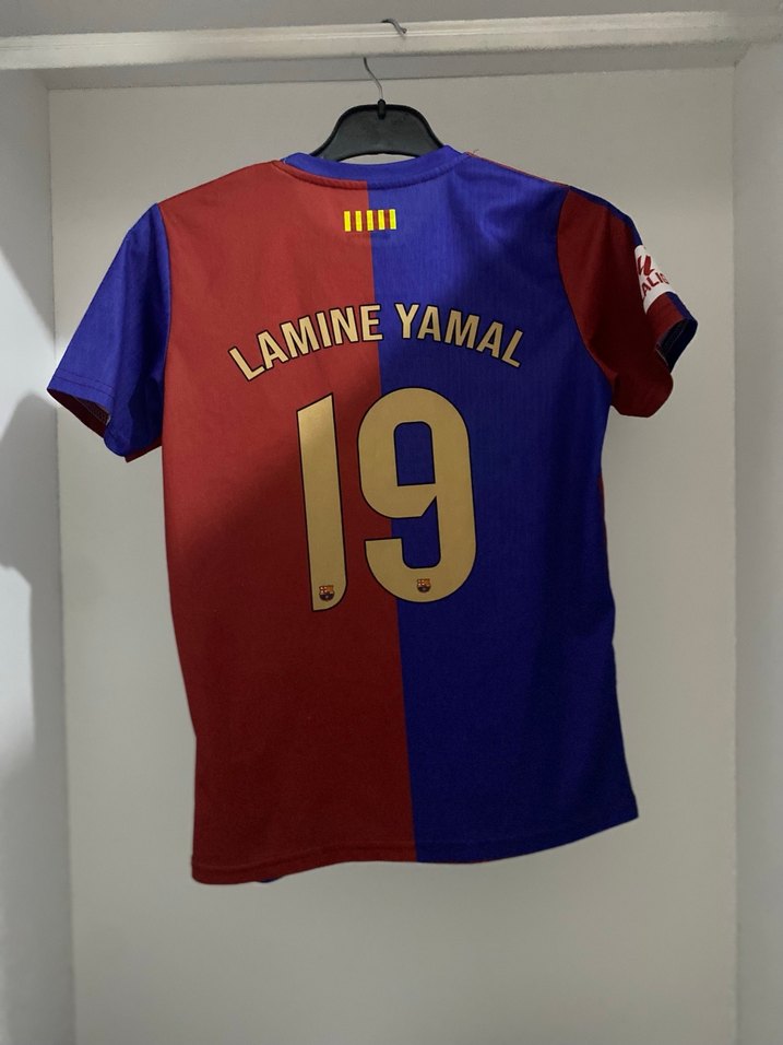Lamine yamal 
Barcelona forması - Görsel 3