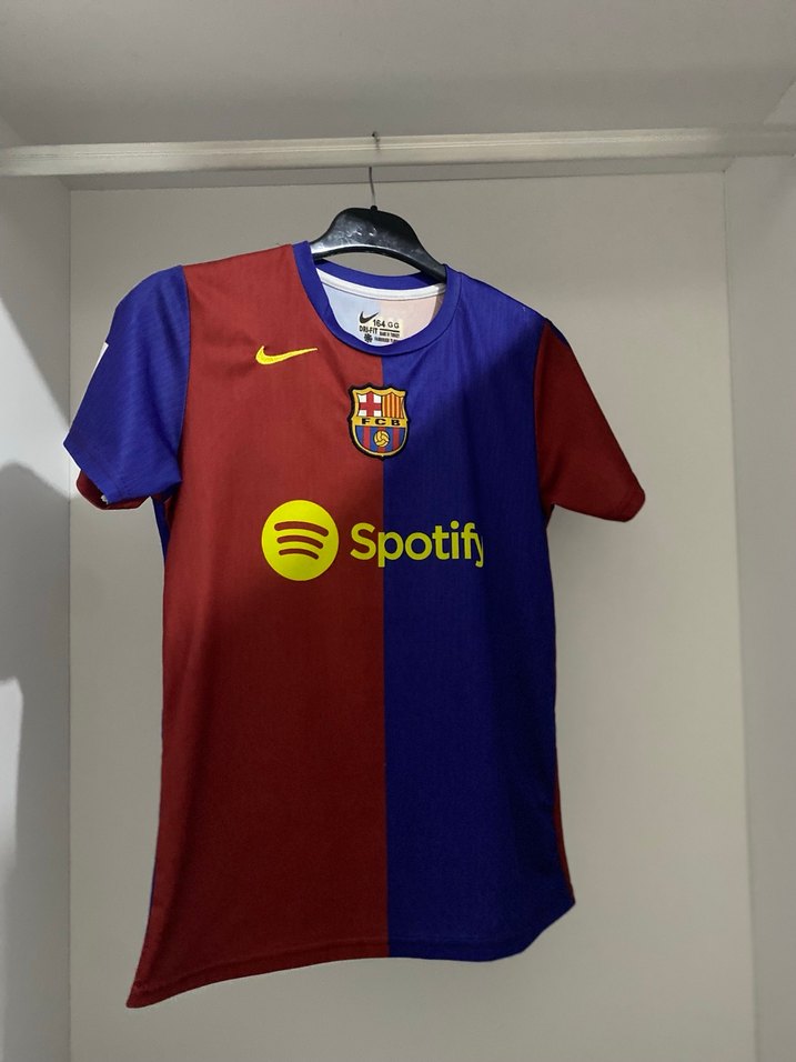 Lamine yamal 
Barcelona forması - Görsel 2