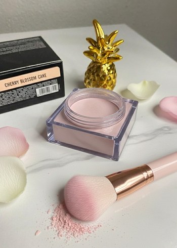 HudaBeauty Easy Bake Sabitleyici Pudra - Görsel 2