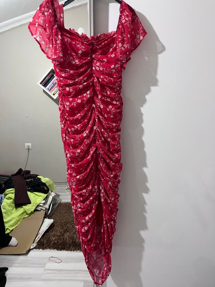 Kırmızı Çiçek Desenli Uzun Drapeli Kadın Elbise - Görsel 3