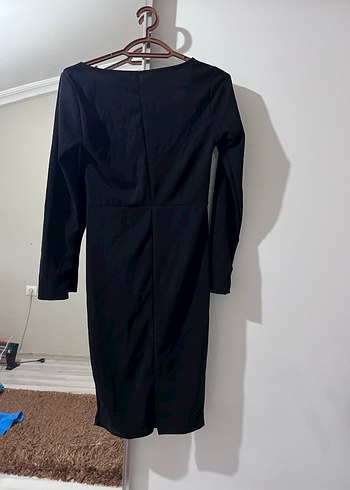 Uzun Kollu, V Yaka Siyah Elbise - Görsel 2