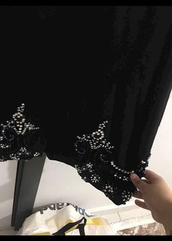 Boncuk İşlemeli V Yaka Siyah Uzun Elbise - Görsel 4