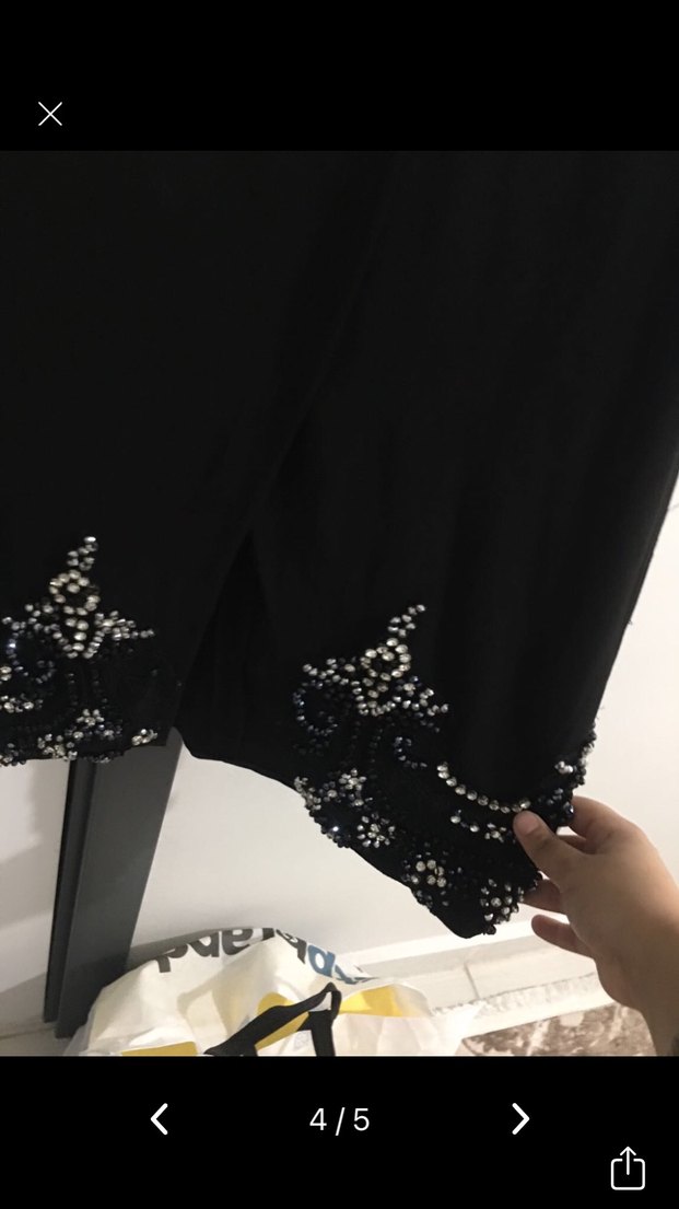 Boncuk İşlemeli V Yaka Siyah Uzun Elbise - Görsel 4