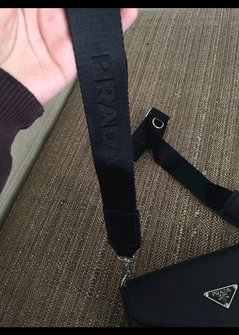 Orjinal prada Siyah Deri Kemerli Kadın Çantası - Görsel 2