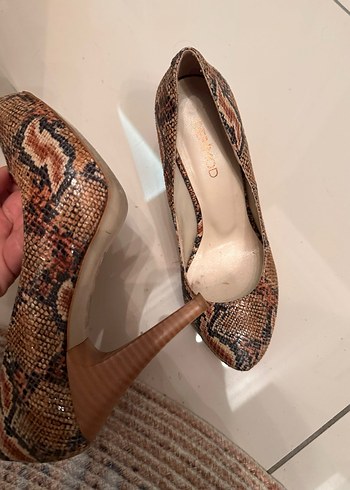 DERIMOD Kahverengi Yılan Desenli Platform Topuklu - Görsel 2