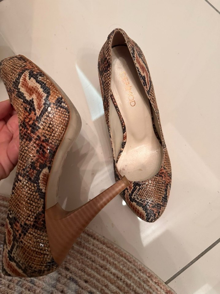 DERIMOD Kahverengi Yılan Desenli Platform Topuklu - Görsel 2