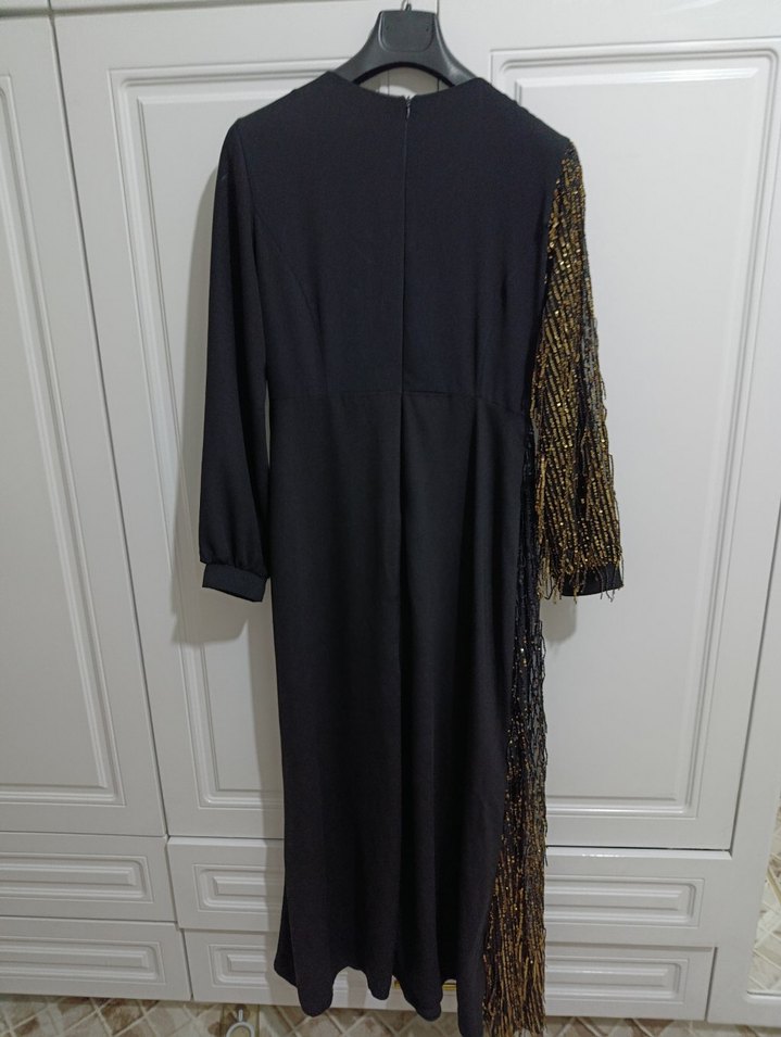 Siyah Nakışlı Uzun Kollu Abiye Elbise - Görsel 2