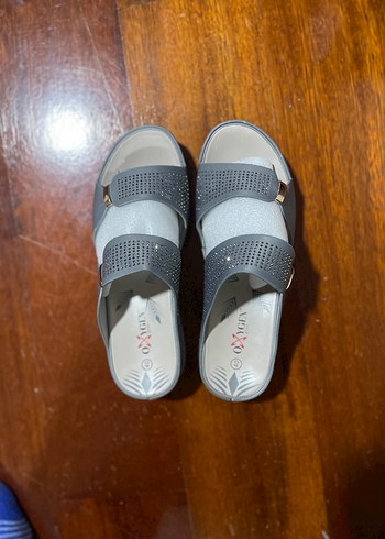 Gri Dolgu Topuklu Kadın Terlik - Görsel 2