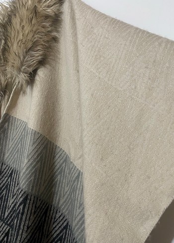 Kürk Detaylı Uzun Gri Bohem Kadın Panço - Görsel 4