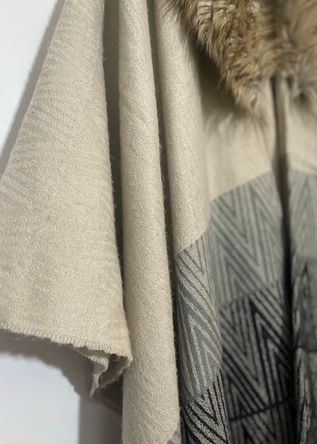 Kürk Detaylı Uzun Gri Bohem Kadın Panço - Görsel 3