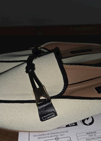 Tokalı Beyaz Minimalist Kadın Terlik - Görsel 4