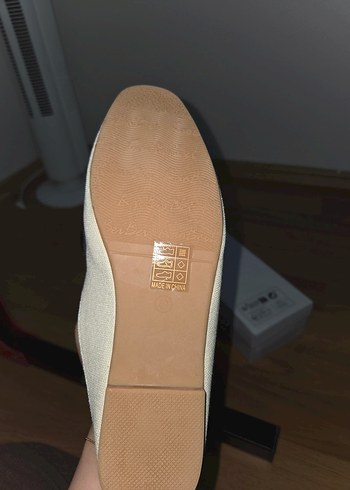 Tokalı Beyaz Minimalist Kadın Terlik - Görsel 8