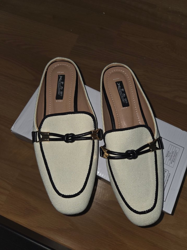 Tokalı Beyaz Minimalist Kadın Terlik - Görsel 3