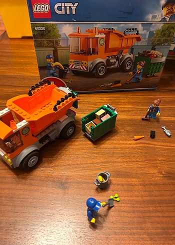 Diğer Lego 60220 çöp kamyonu