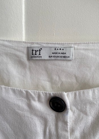 Zara Düğmeli Beyaz Keten Kısa Kollu Bluz