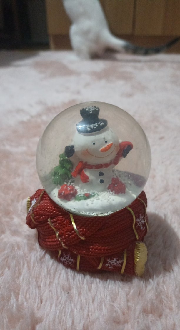 Renkli Kar Küresi İçinde Kardan Adam Figür - Görsel 3