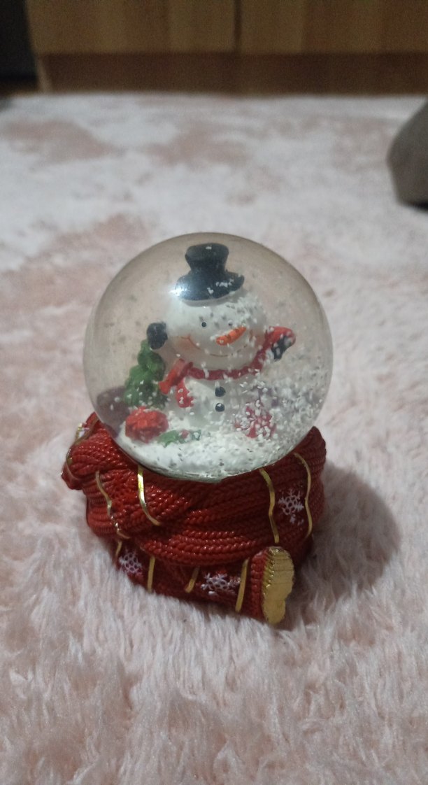 Renkli Kar Küresi İçinde Kardan Adam Figür - Görsel 5