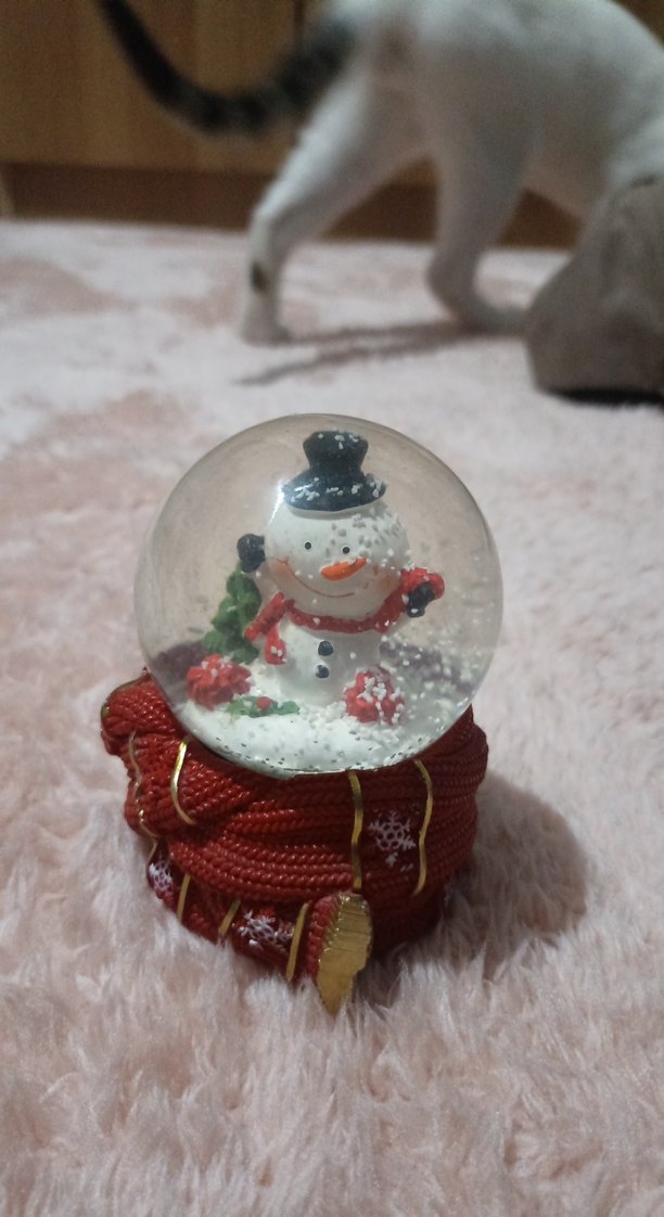 Renkli Kar Küresi İçinde Kardan Adam Figür - Görsel 2