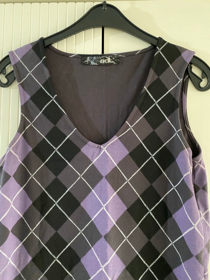 Mor Ekose Desenli V Yaka Midi Elbise - Görsel 2