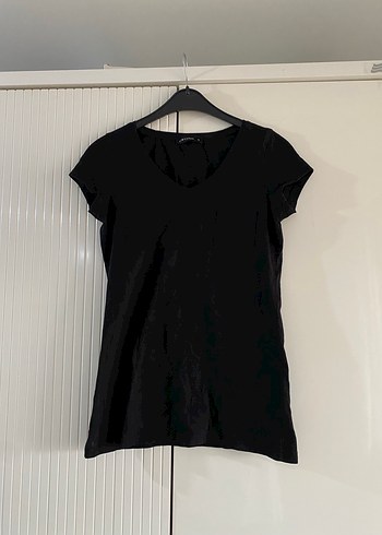 Siyah V Yaka Kısa Kollu Keten Tişört - Görsel 2