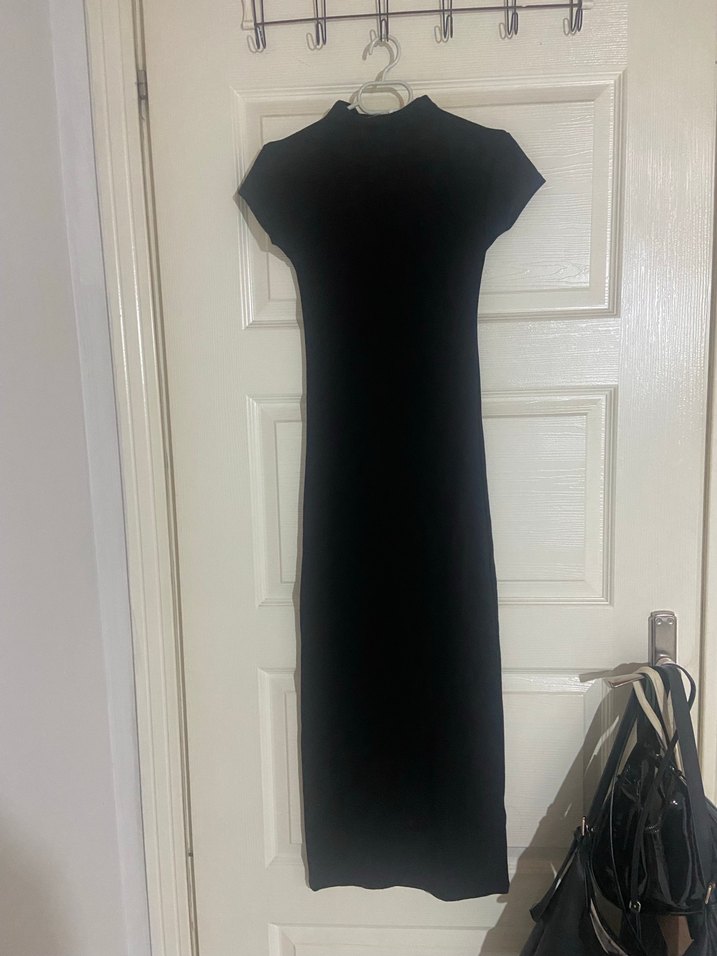 Siyah Yüksek Yakalı Uzun Kadın Elbise - Görsel 2