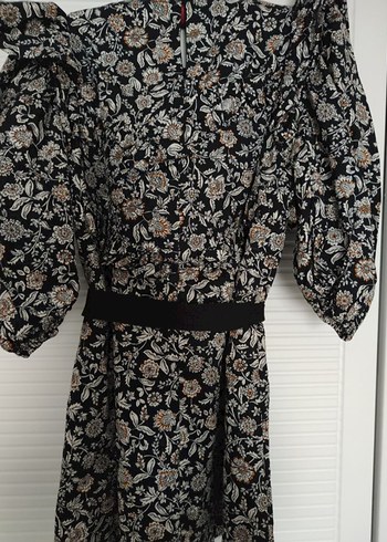 Zara Çiçekli V Yaka Elbise - Görsel 3