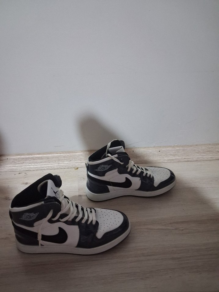 Erkek Beyaz Siyah Bağcıklı Spor Ayakkabı jordan - Görsel 5