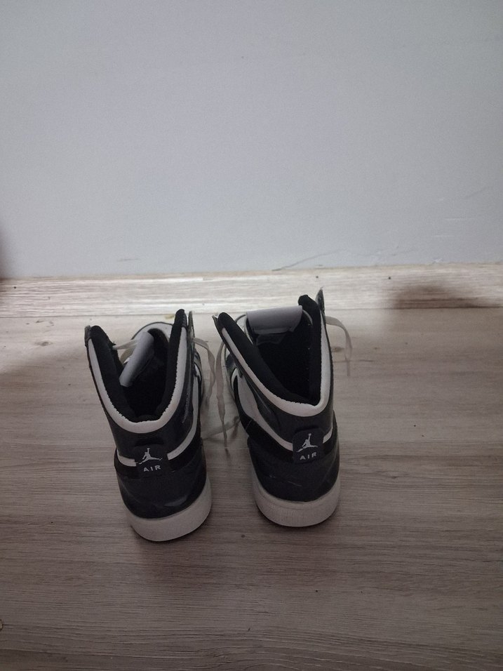 Erkek Beyaz Siyah Bağcıklı Spor Ayakkabı jordan - Görsel 2